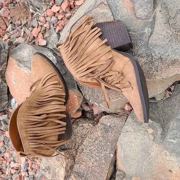 MATISSE ANTHRO Lambert Ankle Booties Boots 7.5 Saddle Fringe Moccasins Cowgirl