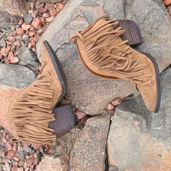MATISSE ANTHRO Lambert Ankle Booties Boots 7.5 Saddle Fringe Moccasins Cowgirl