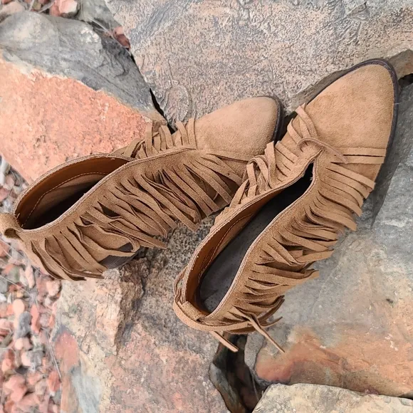 MATISSE ANTHRO Lambert Ankle Booties Boots 7.5 Saddle Fringe Moccasins Cowgirl