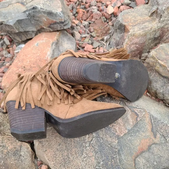 MATISSE ANTHRO Lambert Ankle Booties Boots 7.5 Saddle Fringe Moccasins Cowgirl