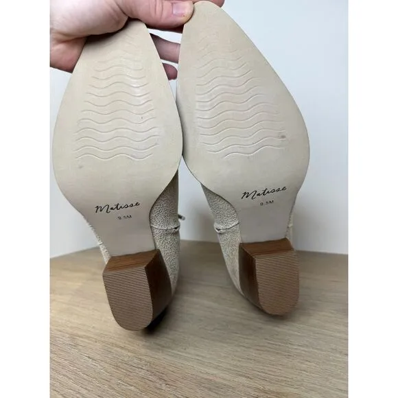 Matisse Women's Size 9.5M Cream Caty Ankle Booties Block Heels Side Zip
