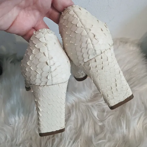 Matt Bernson Beige Croc Leather Pumps - Anthropologie
