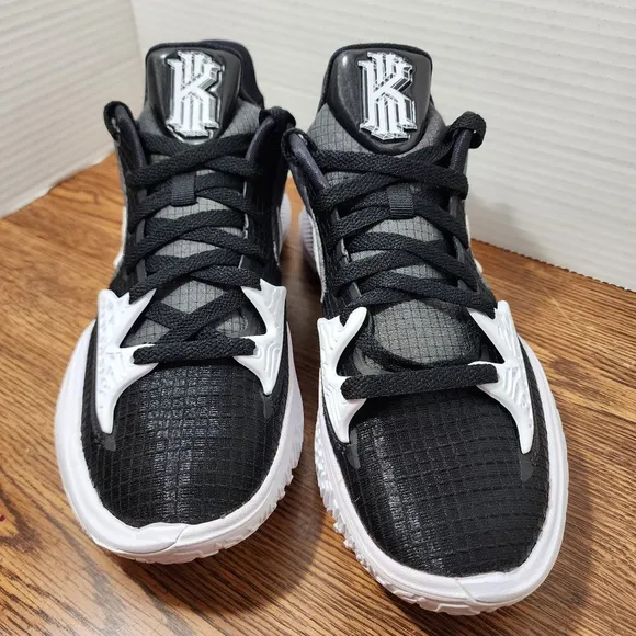 Men's Nike Kyrie Low 4 TB Size 7.5 Black/White