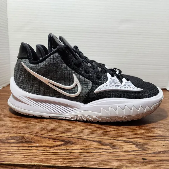 Men's Nike Kyrie Low 4 TB Size 7.5 Black/White