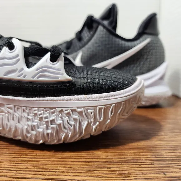 Men's Nike Kyrie Low 4 TB Size 7.5 Black/White