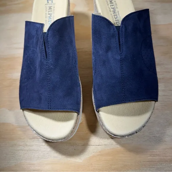 Mephisto Navy Wedge Sandals Women’s Size 8