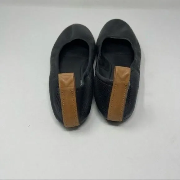 Mercedes Castillo womans black leather ballerina flats BoxE