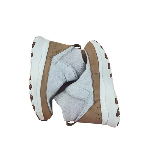 Merrell Ankle Outdoor Boots NWOT Light Brown with Beige Size 9.5