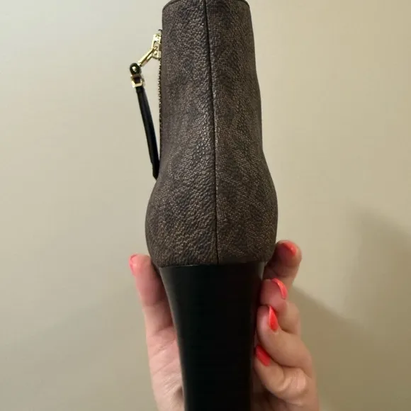 Michael Kors Britt Heeled Bootie - size 5.5