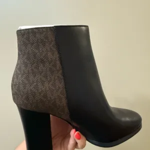 Michael Kors Britt Heeled Bootie - size 5.5