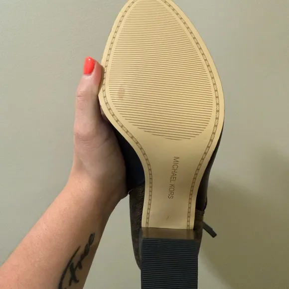 Michael Kors Britt Heeled Bootie - size 5.5