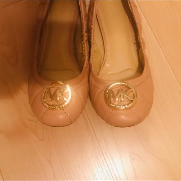 Michael Kors Fulton quilted nude flats
