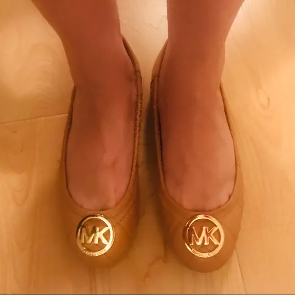 Michael Kors Fulton quilted nude flats