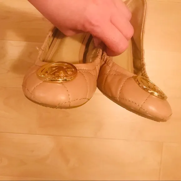 Michael Kors Fulton quilted nude flats