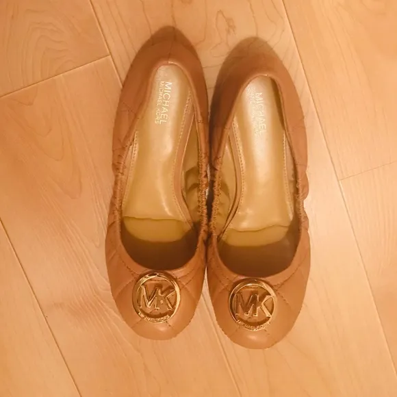 Michael Kors Fulton quilted nude flats