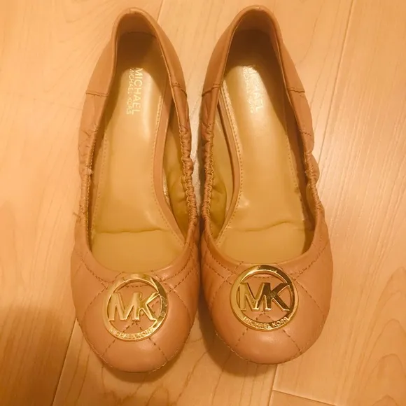 Michael Kors Fulton quilted nude flats