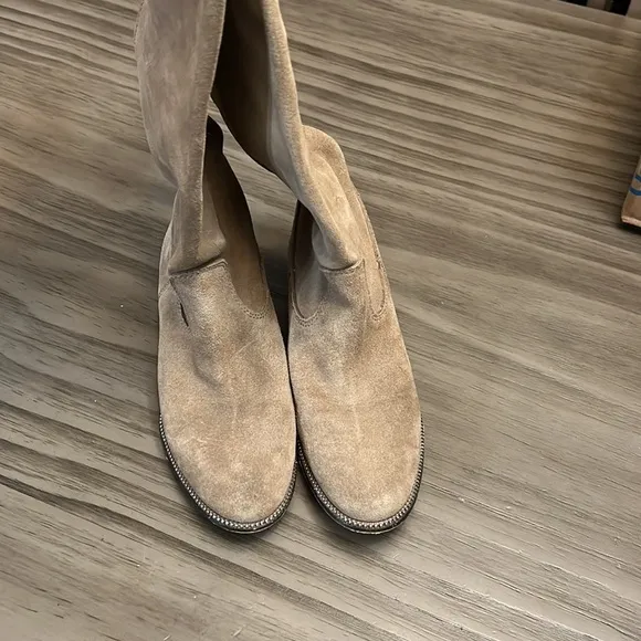 MICHAEL MICHAEL KORS FLAT BOOT TAN SUEDE 6.5