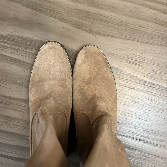 MICHAEL MICHAEL KORS FLAT BOOT TAN SUEDE 6.5