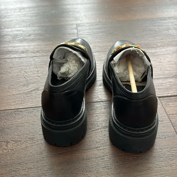 MICHAEL Michael Kors NWOT Upper Leather Moccasin Shoes with gold hardware.
