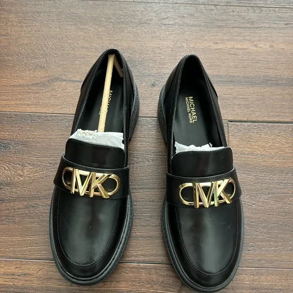MICHAEL Michael Kors NWOT Upper Leather Moccasin Shoes with gold hardware.