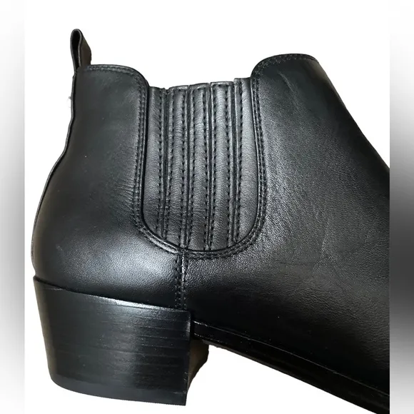 MICHAEL Michael Kors Shaw Flat Leather Short Heel Chelsea Boots (size 8.5)