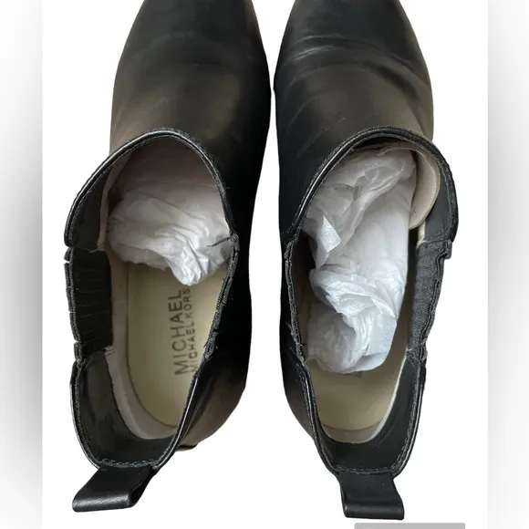 MICHAEL Michael Kors Shaw Flat Leather Short Heel Chelsea Boots (size 8.5)