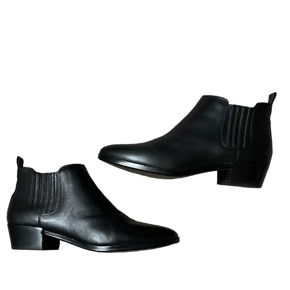 MICHAEL Michael Kors Shaw Flat Leather Short Heel Chelsea Boots (size 8.5)
