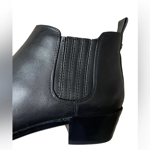 MICHAEL Michael Kors Shaw Flat Leather Short Heel Chelsea Boots (size 8.5)