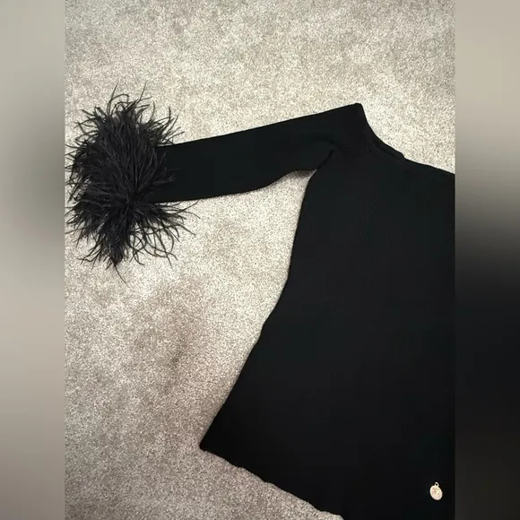 Milly - Black Off-The-Shoulder Faux Feather Trim Ribbed Sweater - Sz Medium, EUC