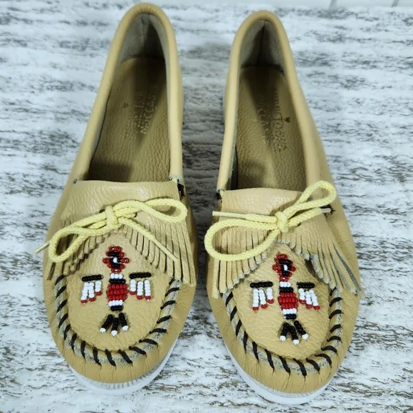 Minnetonka &quot;Thunderbird Animikii Moccasin Boat Shoe&quot; Beaded Leather | Women's 10