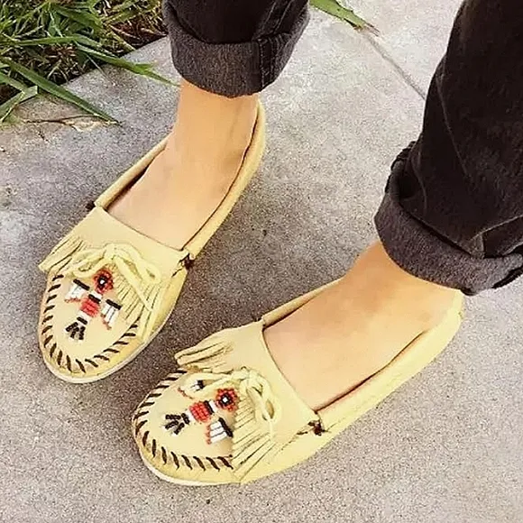 Minnetonka &quot;Thunderbird Animikii Moccasin Boat Shoe&quot; Beaded Leather | Women's 10