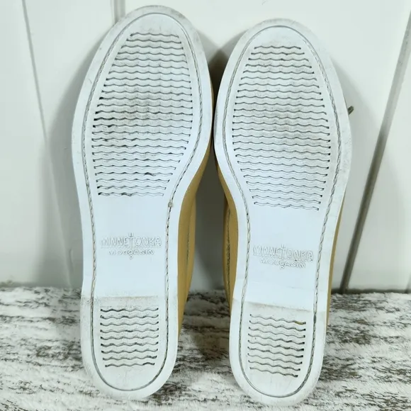 Minnetonka &quot;Thunderbird Animikii Moccasin Boat Shoe&quot; Beaded Leather | Women's 10