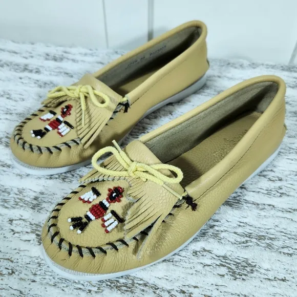 Minnetonka &quot;Thunderbird Animikii Moccasin Boat Shoe&quot; Beaded Leather | Women's 10