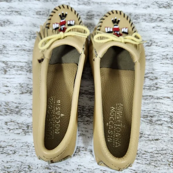 Minnetonka &quot;Thunderbird Animikii Moccasin Boat Shoe&quot; Beaded Leather | Women's 10