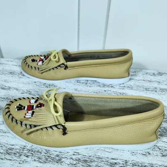 Minnetonka &quot;Thunderbird Animikii Moccasin Boat Shoe&quot; Beaded Leather | Women's 10