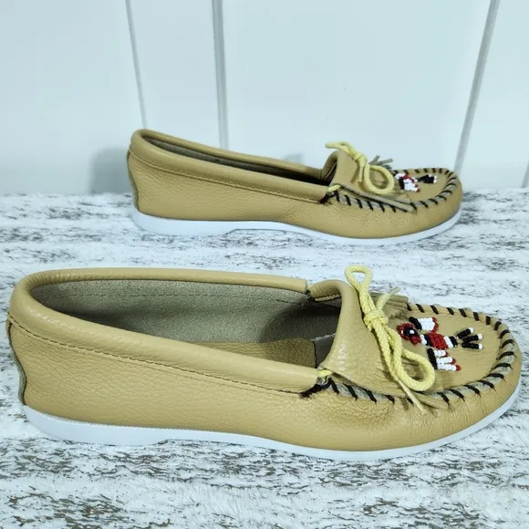 Minnetonka &quot;Thunderbird Animikii Moccasin Boat Shoe&quot; Beaded Leather | Women's 10