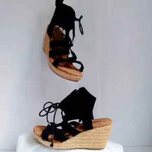 Minnetonka Black Suede Gladiator Style Wedge Sandals with Tassles &amp; Fringes Sz8