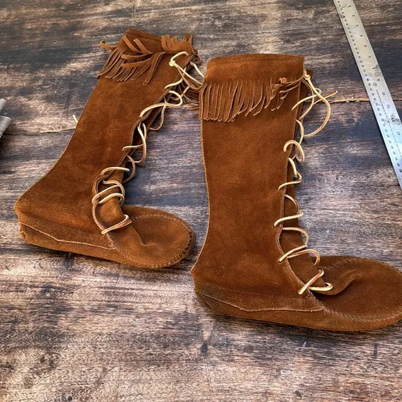 Minnetonka brown suede front leather lace up  moccasin flat boots size 8