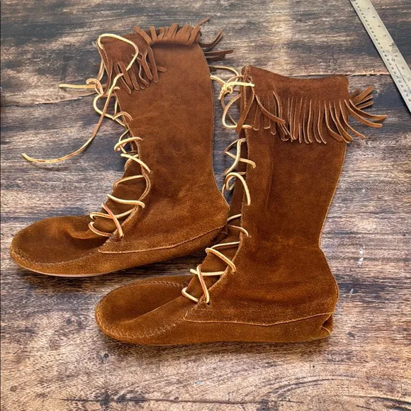 Minnetonka brown suede front leather lace up  moccasin flat boots size 8