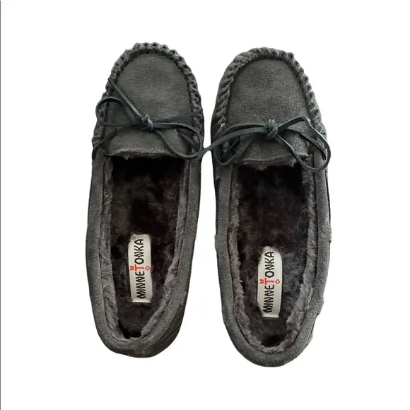 Minnetonka Charcoal Faux Fur Lined Moccasins (NEW IN BOX)