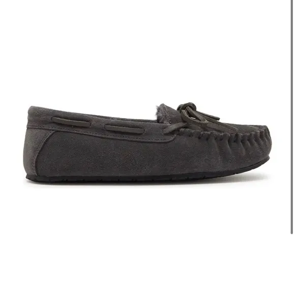 Minnetonka Charcoal Faux Fur Lined Moccasins (NEW IN BOX)