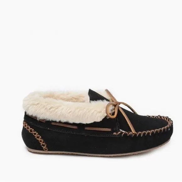 Minnetonka Chrissy Moccasins NEW!