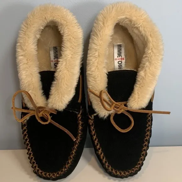 Minnetonka Chrissy Moccasins NEW!