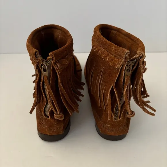 Minnetonka Fringe Moccasins Brown 8