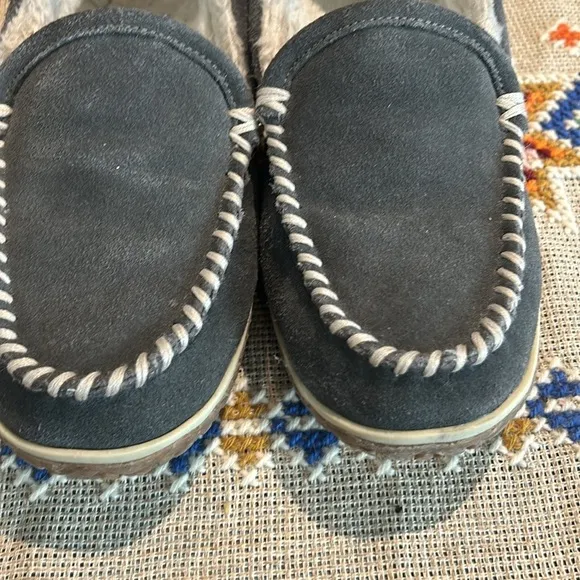 Minnetonka Grey Tilden Moccasins Size 9