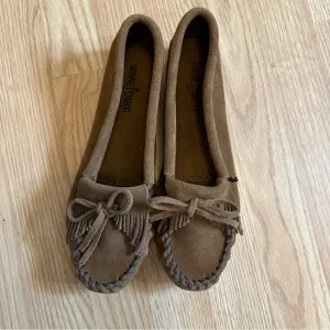 Minnetonka Kilty hardsole size 10 dusty brown new without box moccasins