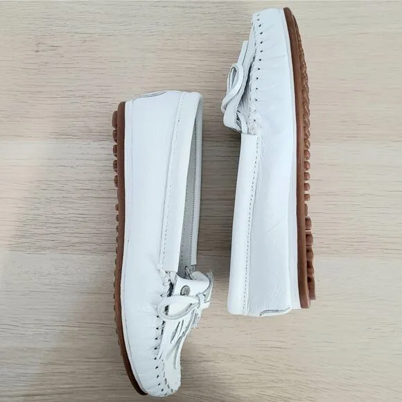 Minnetonka Kilty Plus Casual Moccasins Slip On Leather Shoes White Tassels 8.5