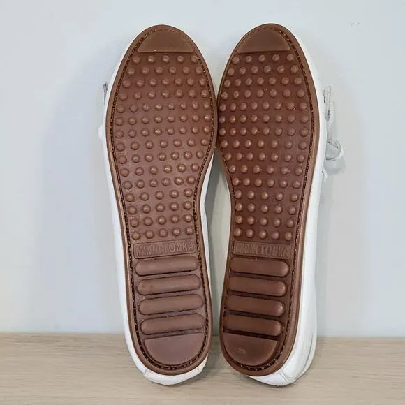 Minnetonka Kilty Plus Casual Moccasins Slip On Leather Shoes White Tassels 8.5