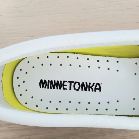 Minnetonka Kilty Plus Casual Moccasins Slip On Leather Shoes White Tassels 8.5