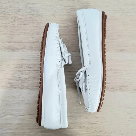Minnetonka Kilty Plus Casual Moccasins Slip On Leather Shoes White Tassels 8.5